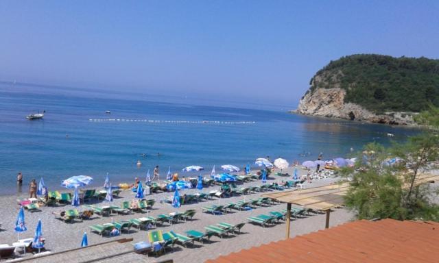 Family Apartment Garden And Sea Petrovac Dış mekan fotoğraf
